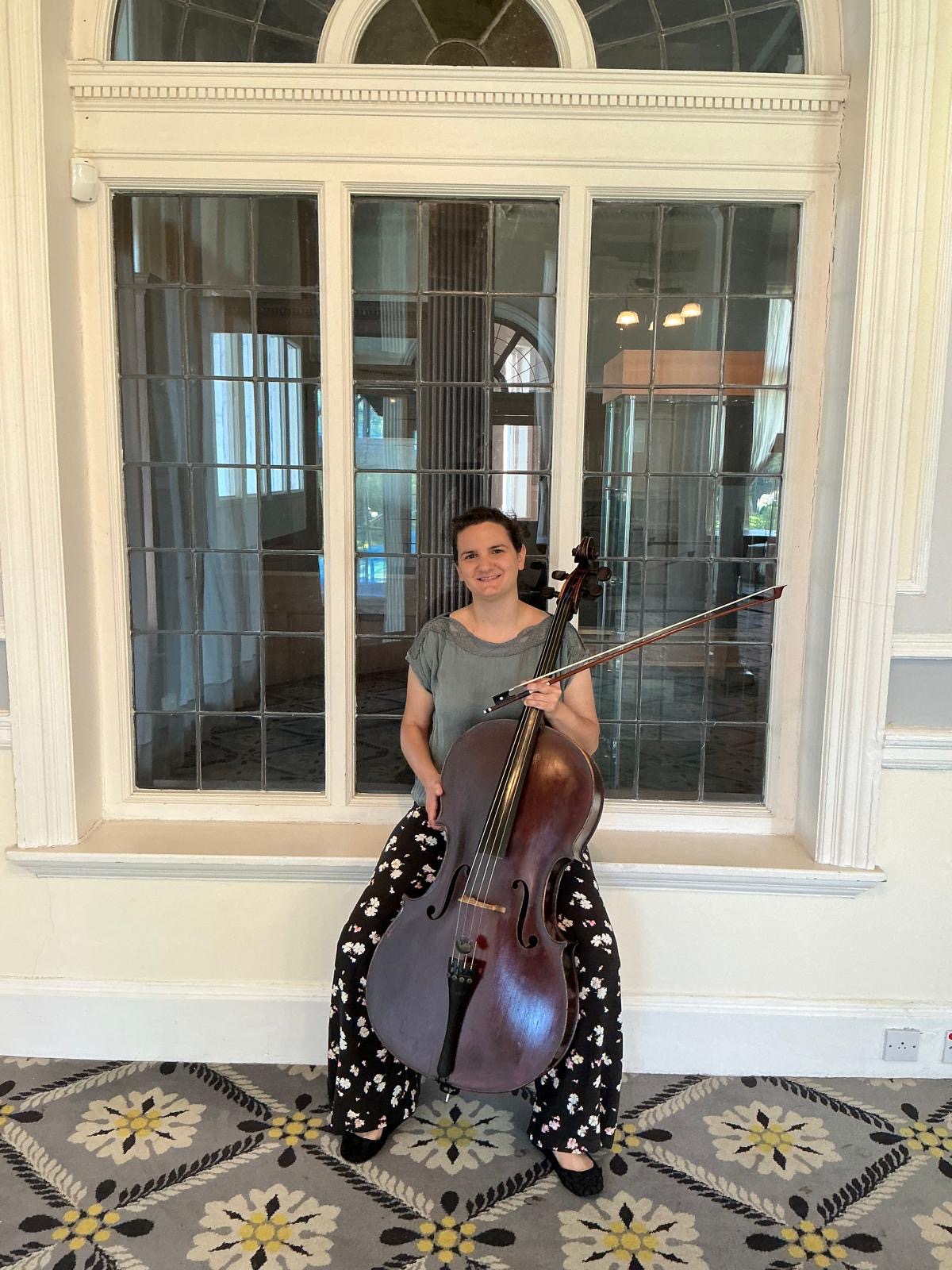 A picture of Julie Peat, cellist in Leon String Quartet